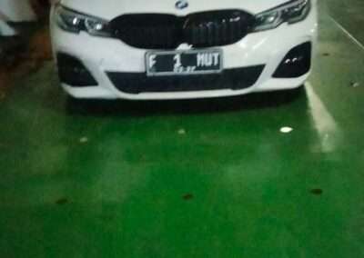 Mobil di dalam kapal