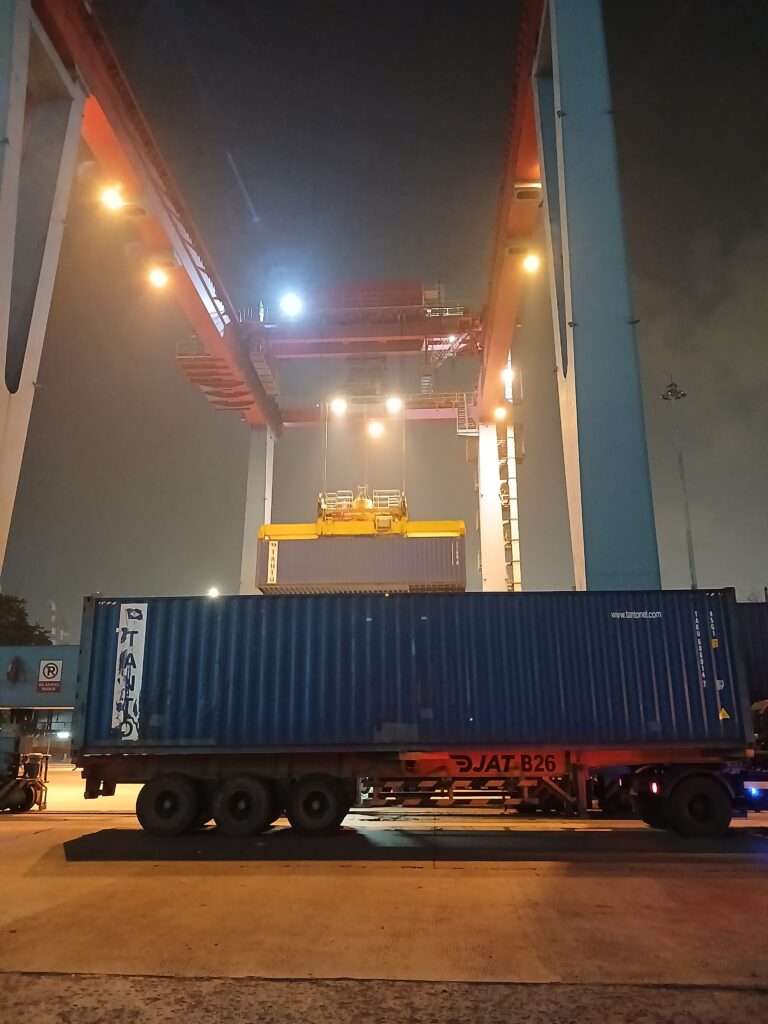 Bongkar muat Pelabuhan